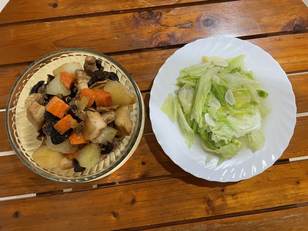 一肉一菜，是家裡用餐的標準類型