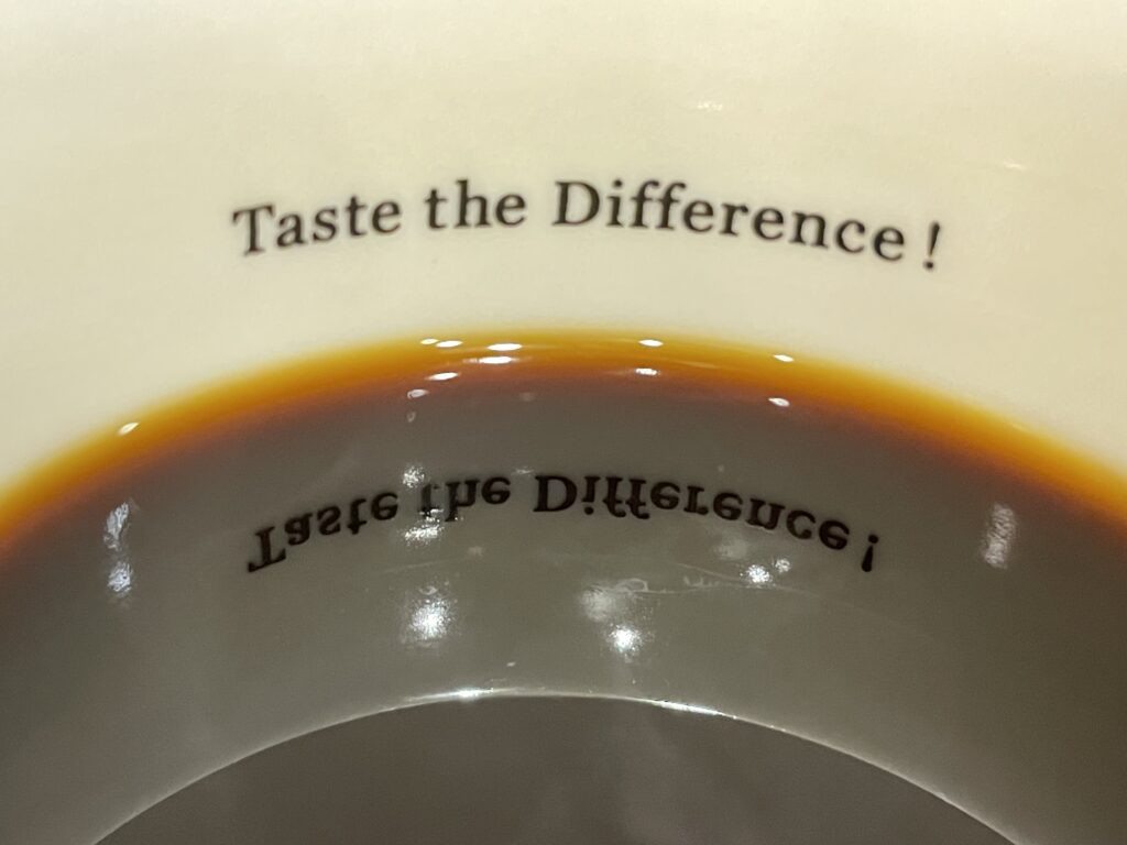 不同水位的「Taste the difference!」3（聚焦於下方影子）