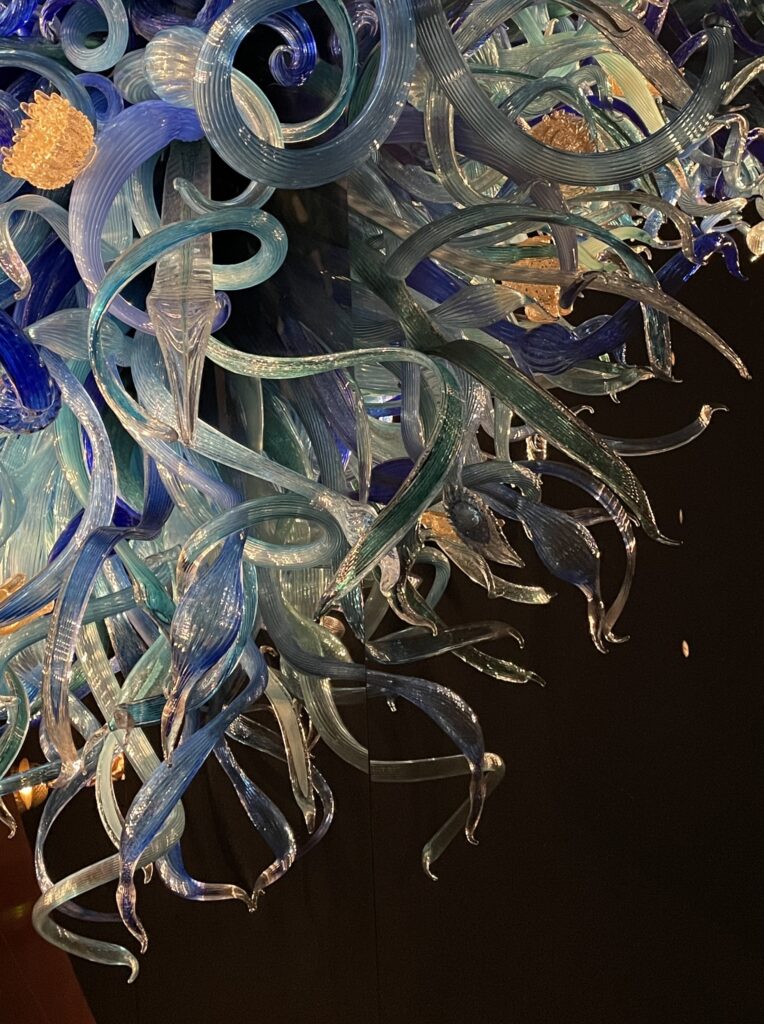 Chihuly的玻璃創作作品。3（本圖僅呈現該件大型作品的部份樣貌）